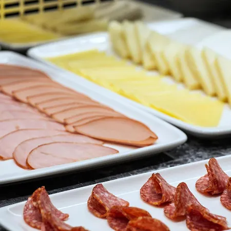 Ξενοδοχείο με διαμερίσματα Luuks Luxury