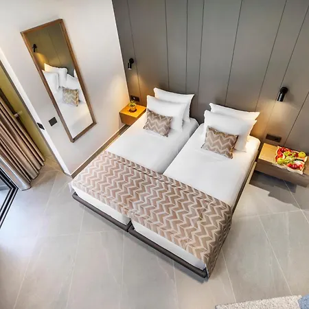 Luuks Luxury 4* Hanioti