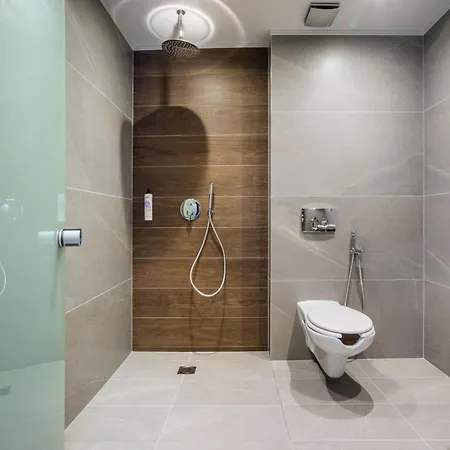 Ξενοδοχείο με διαμερίσματα Luuks Luxury 4*