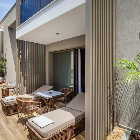Luuks Luxury Aparthotel Hanioti