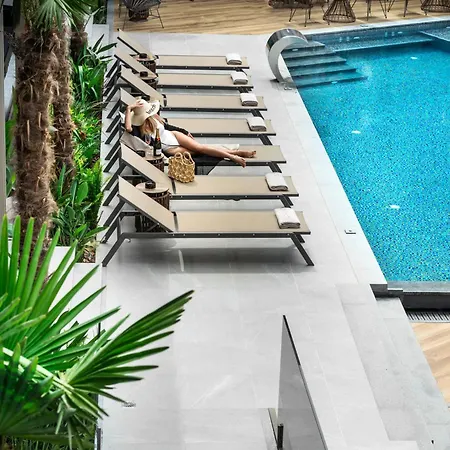 Luuks Luxury Ξενοδοχείο με διαμερίσματα 4*