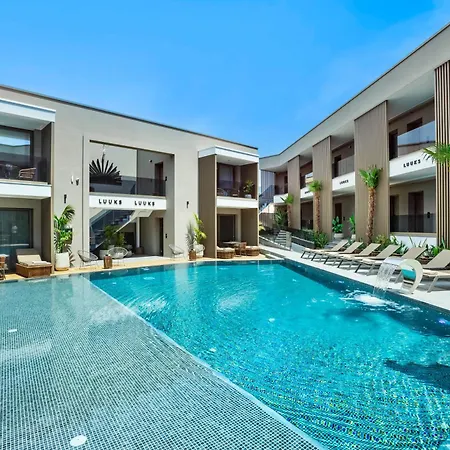 Luuks Luxury Aparthotel Hanioti