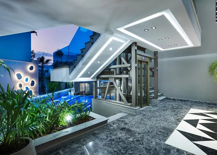 Luuks Luxury Aparthotel 4*