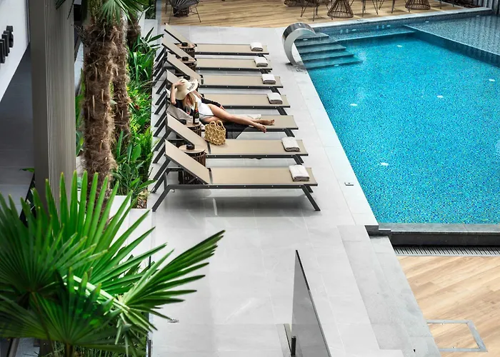 Luuks Luxury Aparthotel 4*