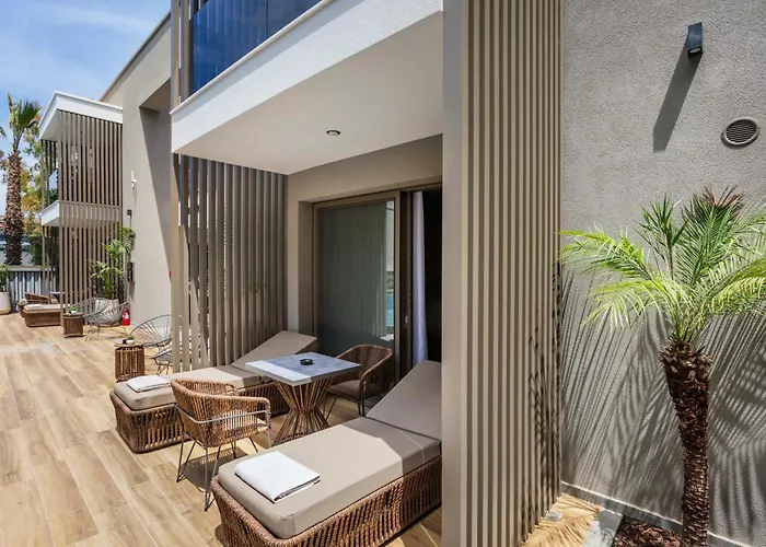 Luuks Luxury Hotel de apartamente Hanioti